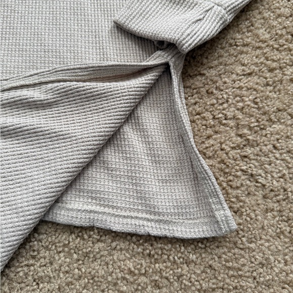 American Eagle Long Sleeve - Picture 4 of 8